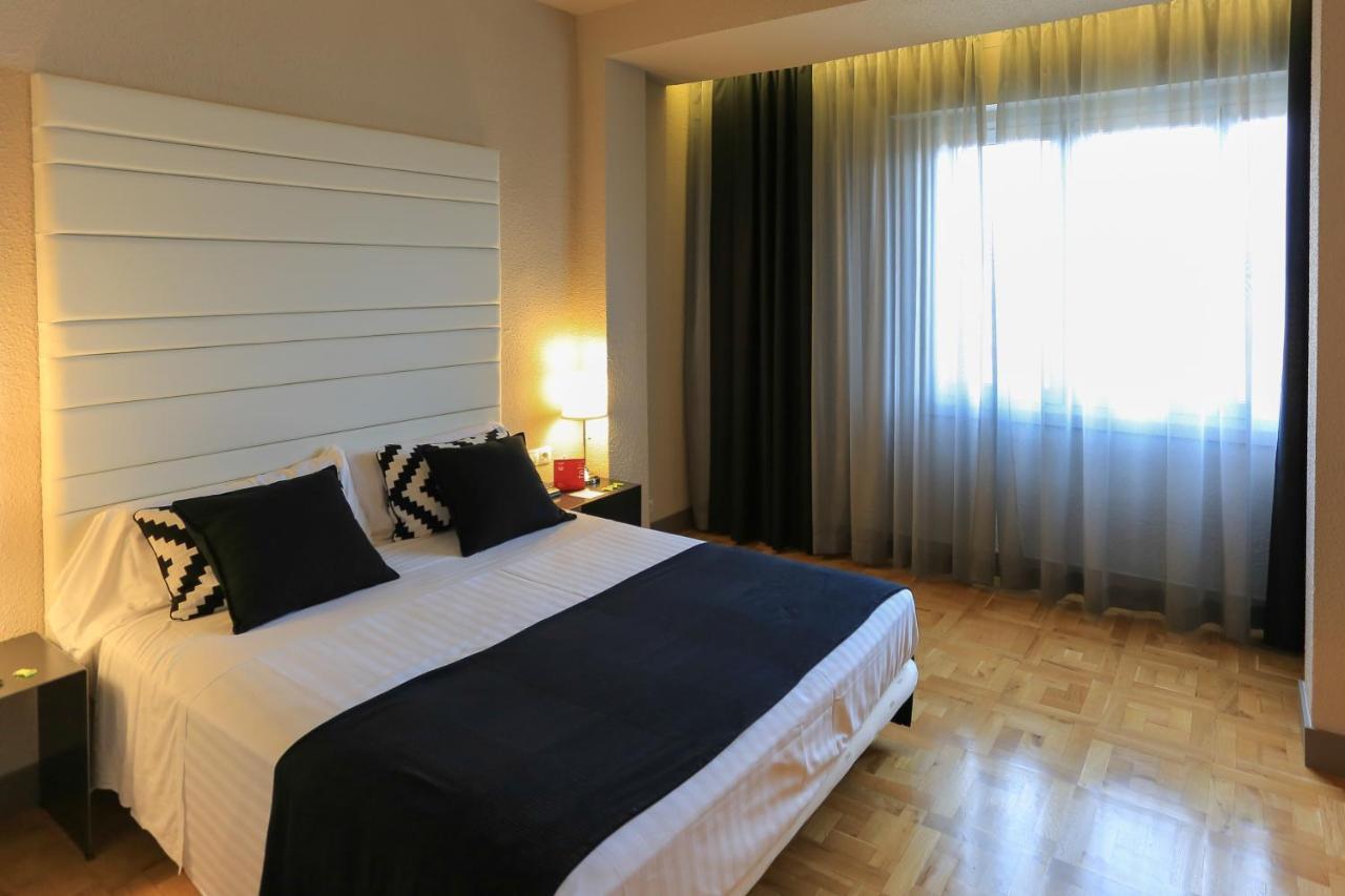 Hotel Leyre Pamplona Exterior foto