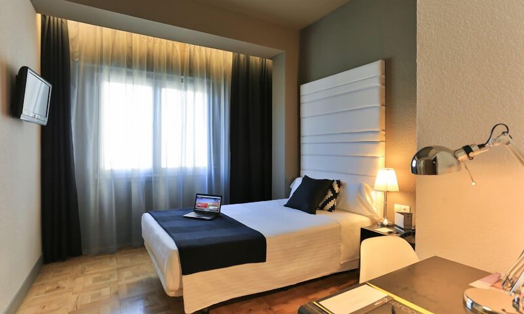 Hotel Leyre Pamplona Exterior foto