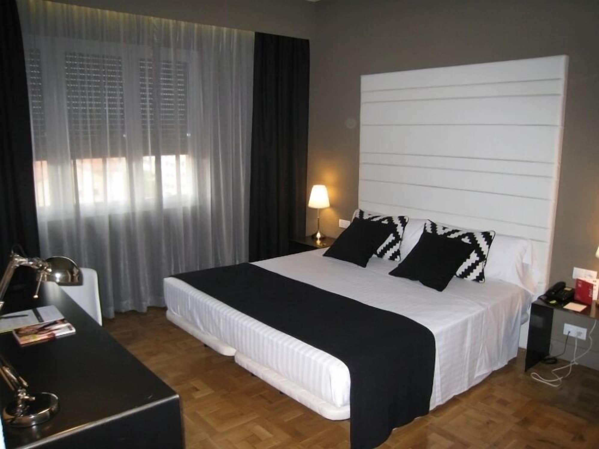 Hotel Leyre Pamplona Exterior foto
