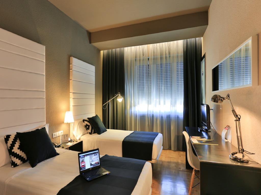 Hotel Leyre Pamplona Exterior foto