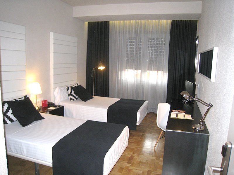 Hotel Leyre Pamplona Exterior foto